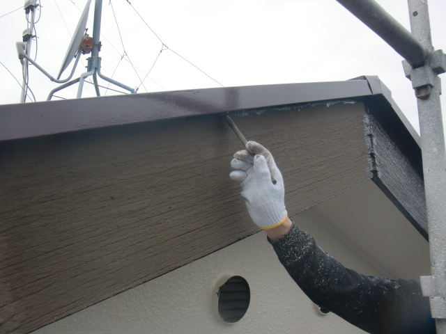岸和田市天神山町の破風板塗装中