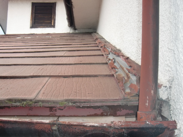 岸和田市摩湯町の板金現況