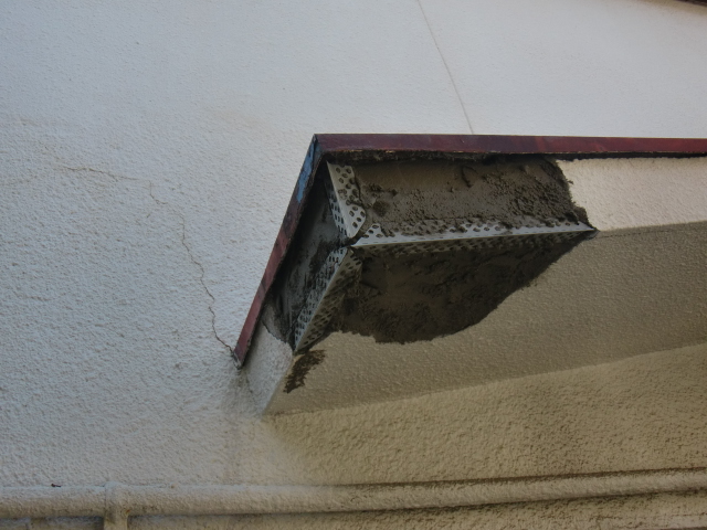 泉佐野市鶴原の庇にモルタルを塗ります！