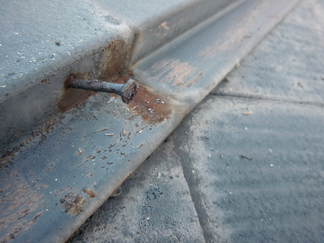 泉大津市の屋根の棟板金の釘