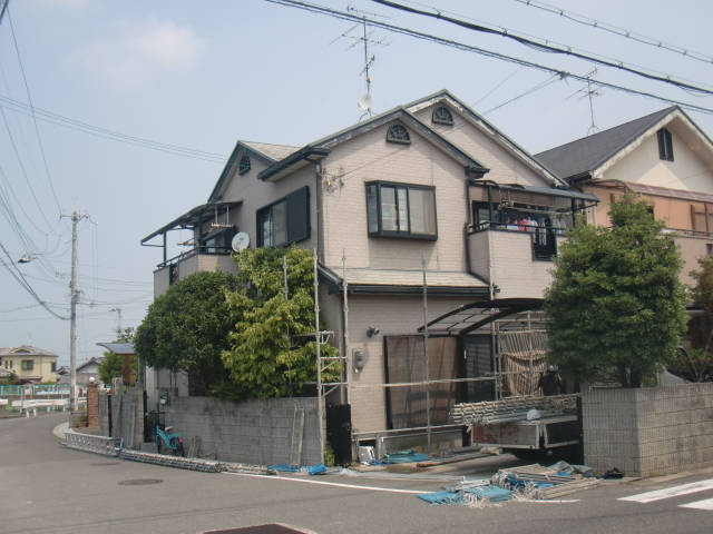 岸和田市八田町の塗装前の外観