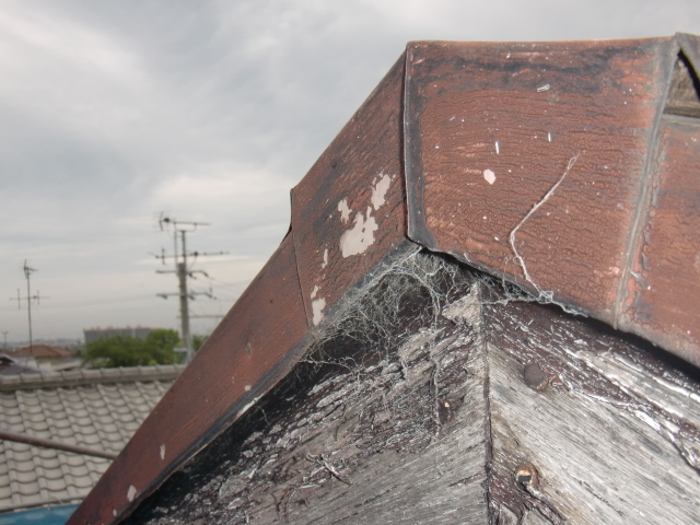 岸和田市摩湯町の屋根の破風現況