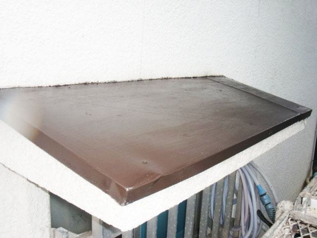 岸和田市摩湯町のきれいになった庇塗装