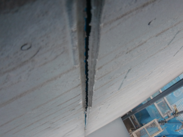 岸和田市西之内町の反り返ったサイディング現況