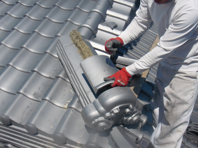 岸和田市土生町の上屋根の隅棟