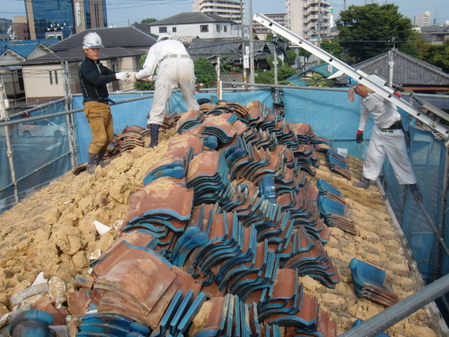 泉北郡忠岡町で屋根の葺き替え工事