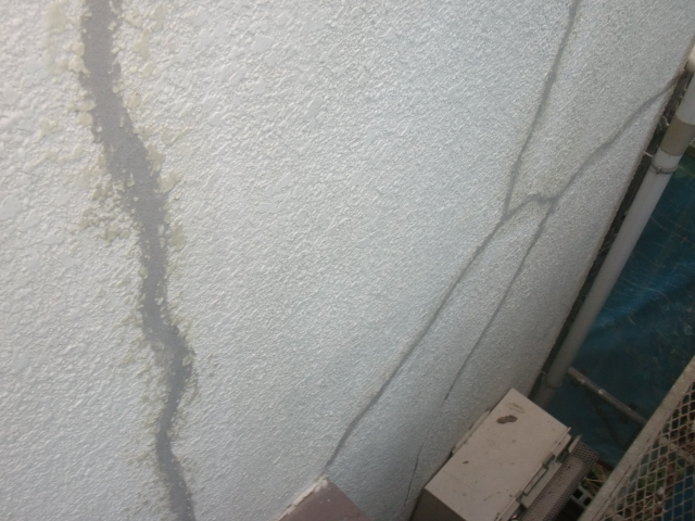 岸和田市春木本町のクラック補修完了