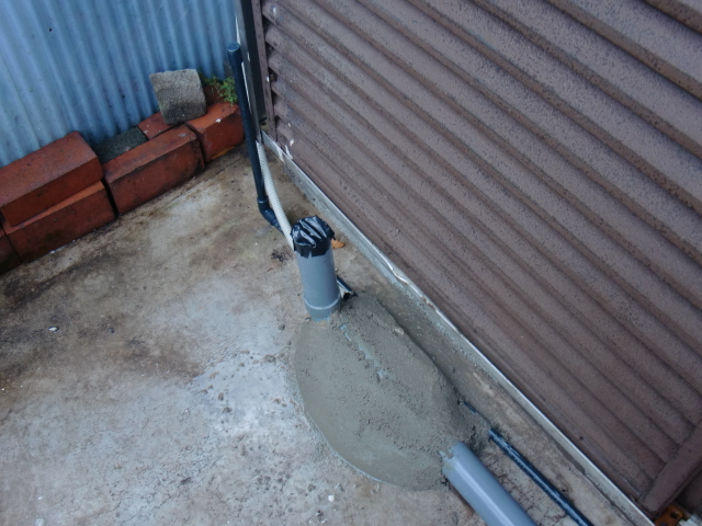 岸和田市土生町の水道管を固定しました！