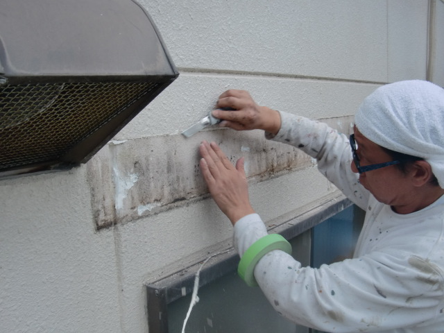 岸和田市大沢町の落下した庇の復旧工事　2日目