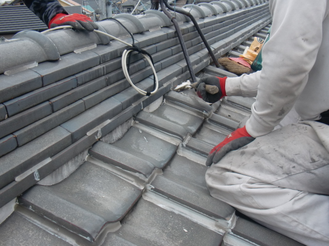 岸和田市土生町の棟の漆喰取替