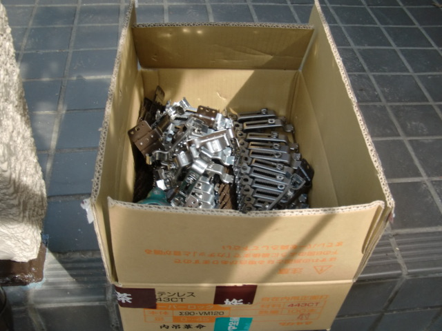 岸和田市天神山町の雨樋の内吊り金具