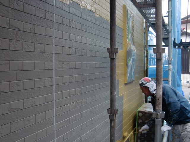 岸和田市尾生町の外壁中塗り