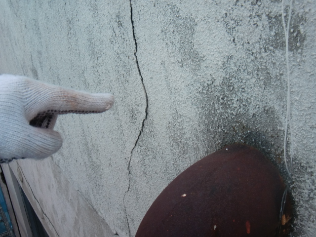 岸和田市の外壁の構造クラック