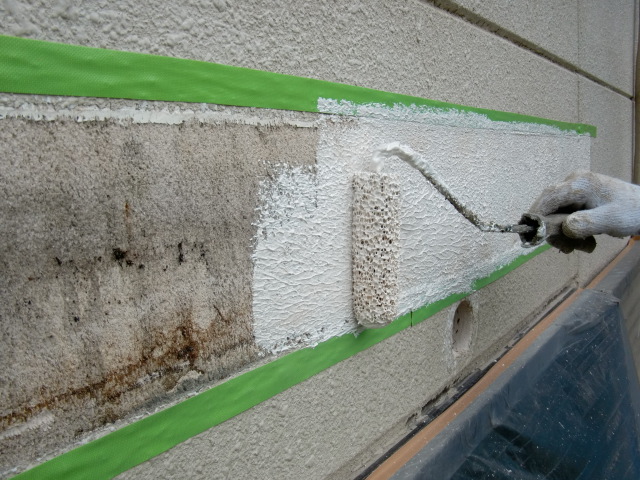 岸和田市大沢町の復旧した庇の塗装工事　3日目