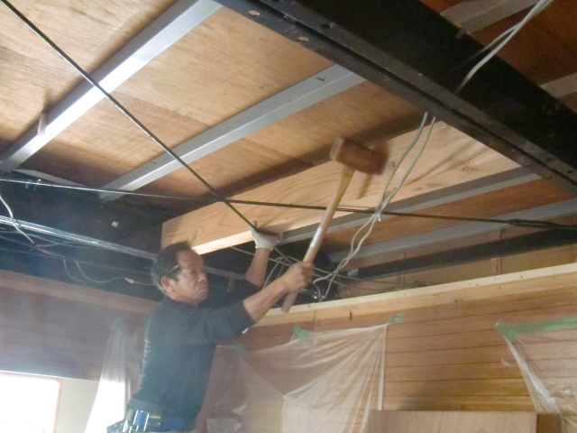 岸和田市小松里町の開口補強中