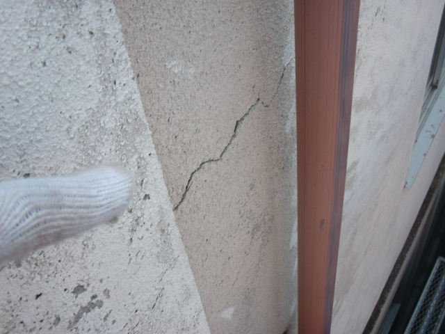 岸和田市の外壁の構造クラック