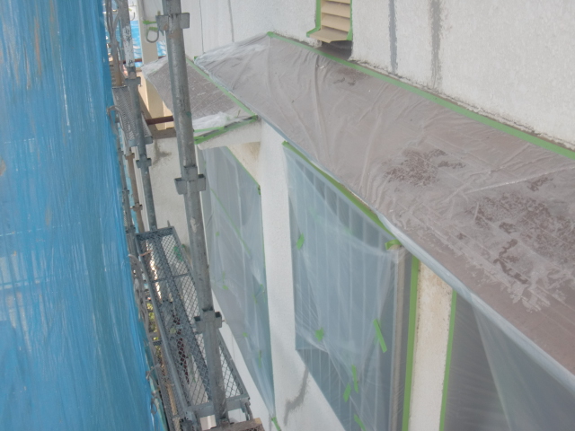 岸和田市春木旭町の塗装前の付帯部分の養生
