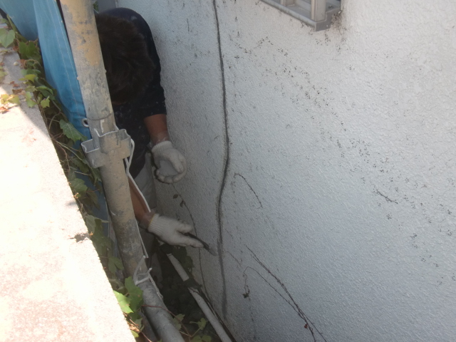 岸和田市春木本町のクラックに樹脂モルタル充填