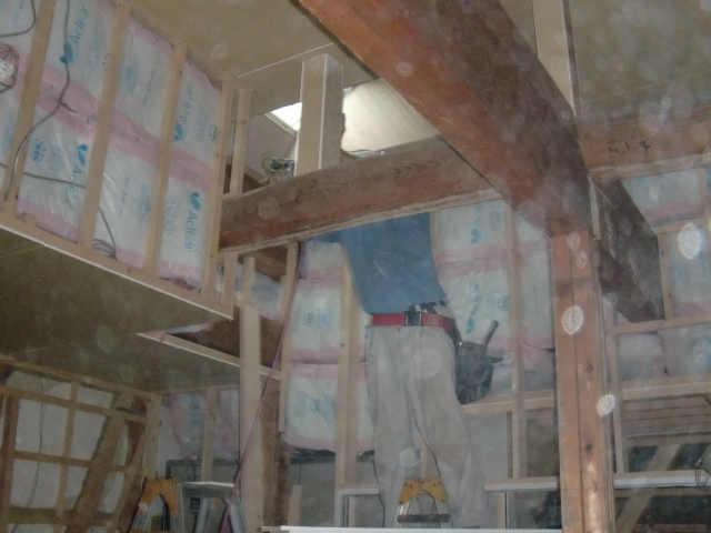 岸和田市内畑で壁と天井に断熱材