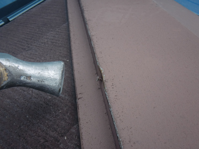 岸和田市西之内町の屋根の棟板金の釘