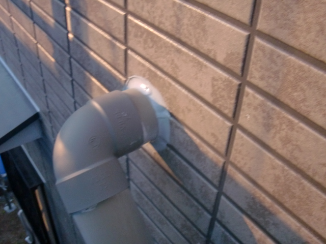 岸和田市尾生町の配管周りのシーリング打ち替え完了