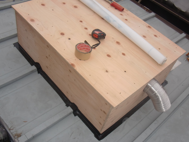 岸和田市内畑町のお風呂場の屋根かさ上げで合板で蓋をしました