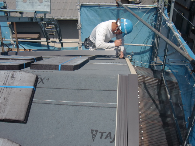 岸和田市吉井町のケラバにも水切り設置