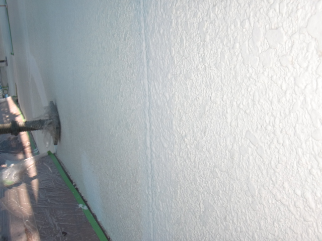 岸和田市春木本町で外壁のクラックに再度パターン付け