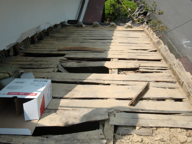 泉南市岡田の屋根の野地板現況