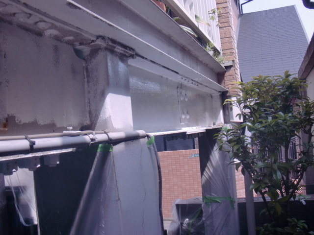 岸和田市春木の鉄骨に錆止め塗布