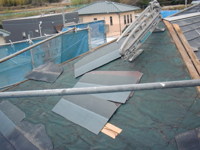 岸和田市尾生町の既存のスレート瓦撤去