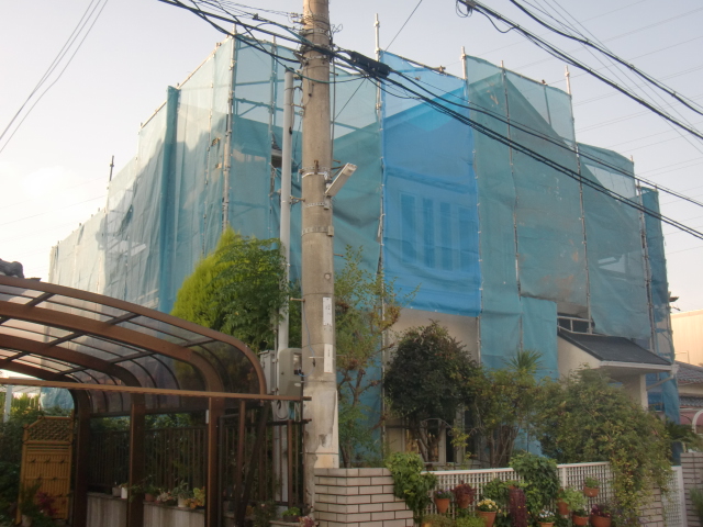 岸和田市岡山町の外壁・屋根塗装の足場設置完了