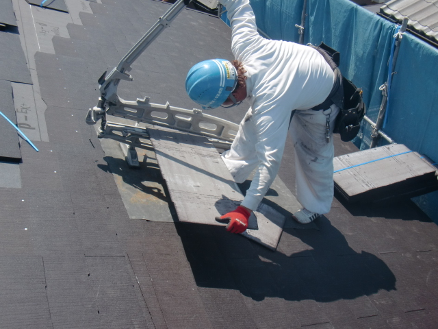 岸和田市吉井町の屋根葺き中