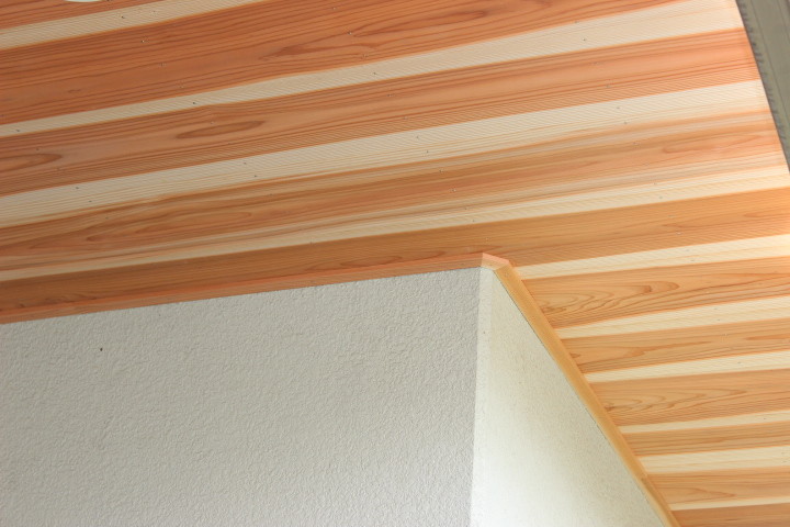 岸和田市 軒天井と壁の見切り材取付