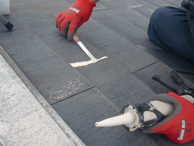 岸和田市尾生町のスレート瓦の補修