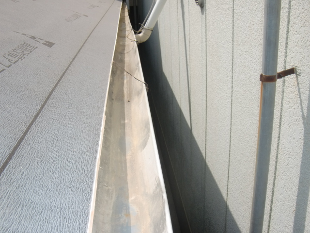 泉北郡忠岡町の雨樋をきれいに掃除