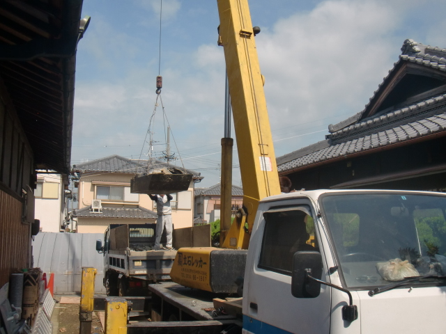 岸和田市土生町の屋根葺き替え/クレーン車