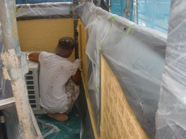 岸和田市八田町でベランダも塗装