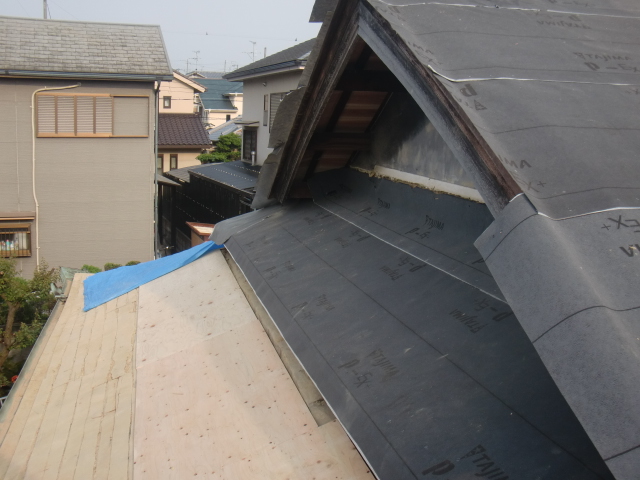 岸和田市土生町の軒天井にルーフィング