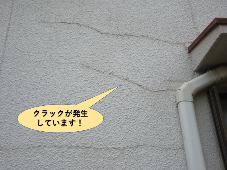 高石市の外壁にクラックが発生