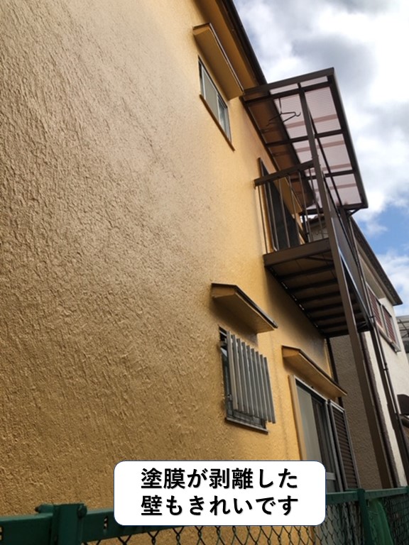 泉南市の外壁の塗膜が剥離した壁もきれいです