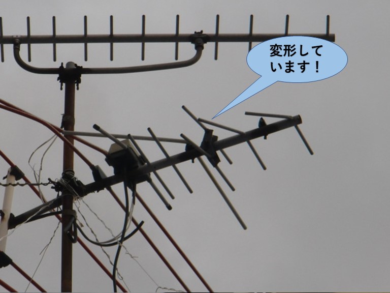 和泉市のテレビのアンテナが変形