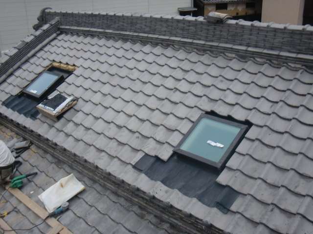 岸和田市内畑でキッチンに天窓２つ設置