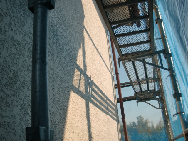 岸和田市天神山町の汚れた外壁