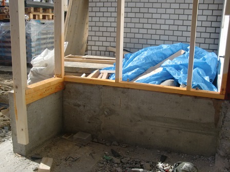 岸和田市上松町の屋根スレート瓦の下屋部分の葺き替え作業と同時に増築部基礎