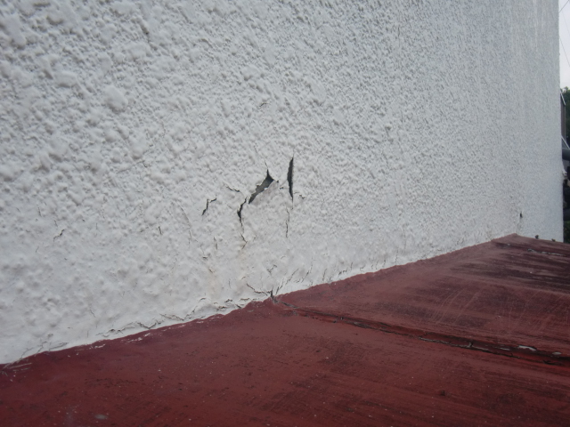 阪南市の庇の上の塗膜剥離