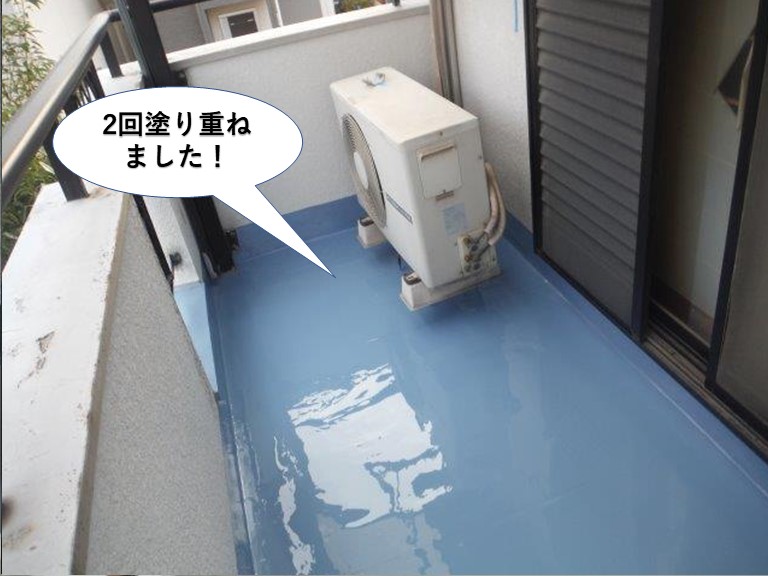 熊取町のベランダに2回塗り重ねました