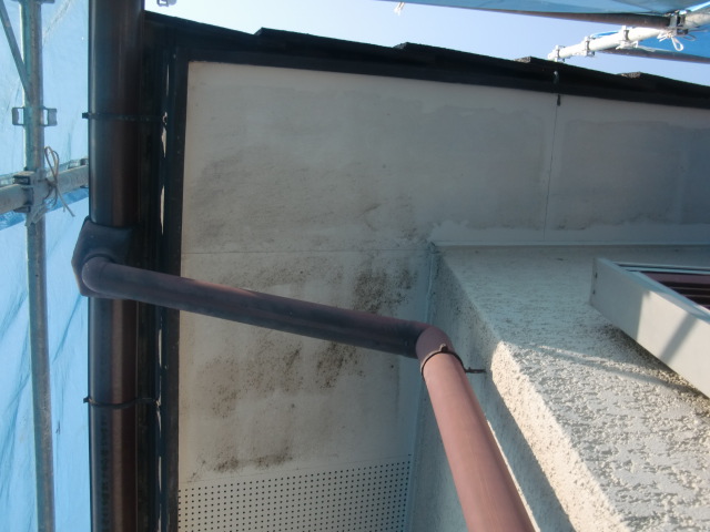 岸和田市天神山町の汚れた軒天井