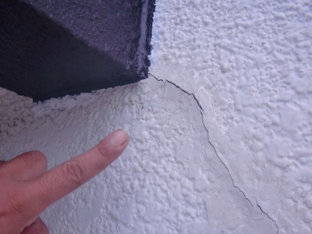 阪南市のベランダ下のクラック