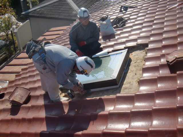 岸和田市西之内町で採光窓設置